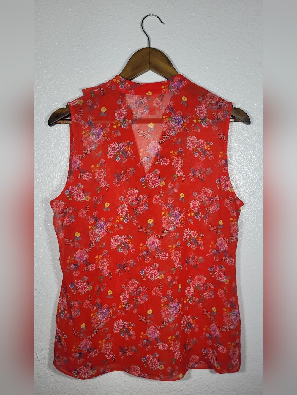 Cabi Crush Ruffle Blouse Red Floral Sleeveless V-Neck Top 5219 Medium Semi Sheer - Picture 7 of 7
